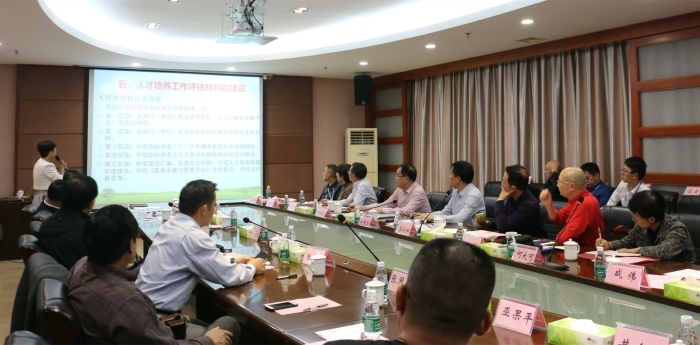6918e2823bcbcfba25a2e64b538907fd.jpg 院领导一行听取华商职院分享评估经验_副本.jpg