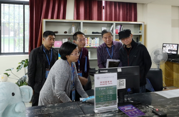 7c55fe852a05fb6750e5d7e837ad1c54.jpg 5月6日 现场查看图书管理系统各类数据_副本.jpg