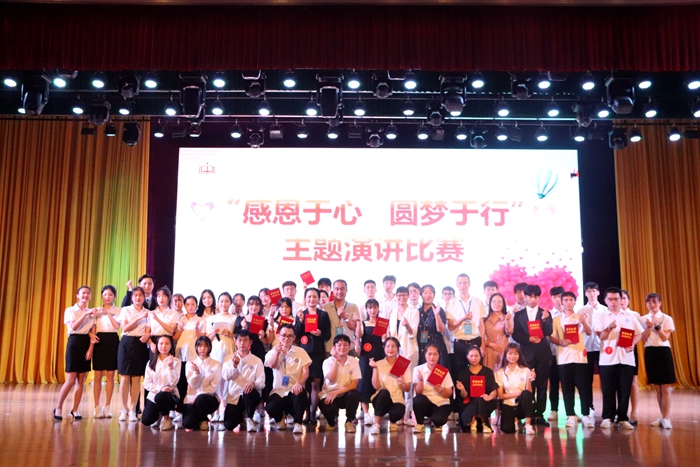 cee92591fb7e2ac3c610f0b694550265.jpg 演讲.jpg