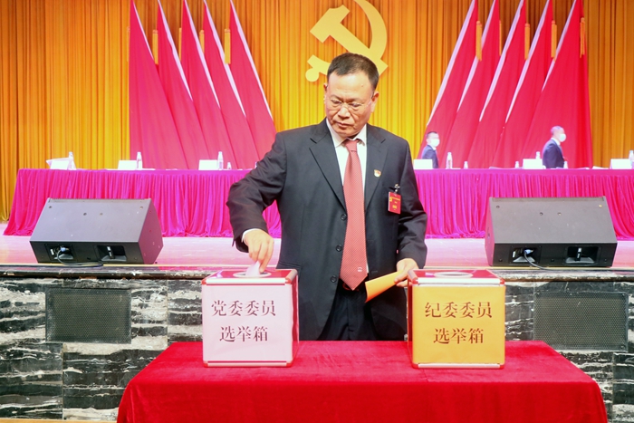 6ce32a43c4b791d73a9bff840bcd4348.jpg 投票现场.jpg