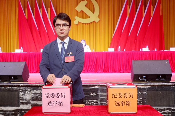 7efeac002c7b52c218898aa62d1d998a.jpg 投票现场 (2).jpg