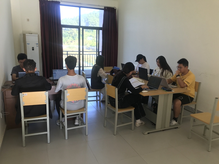 646be12f250804edc742e8e2f4e20e4f.jpg 图5 参赛学生赛前刻苦训练.jpg